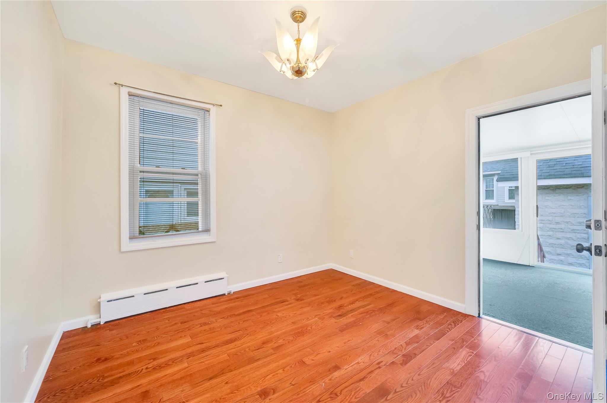 #20 photo, 100-19 160th Avenue, कुईंस Howard Beach , NY 11414