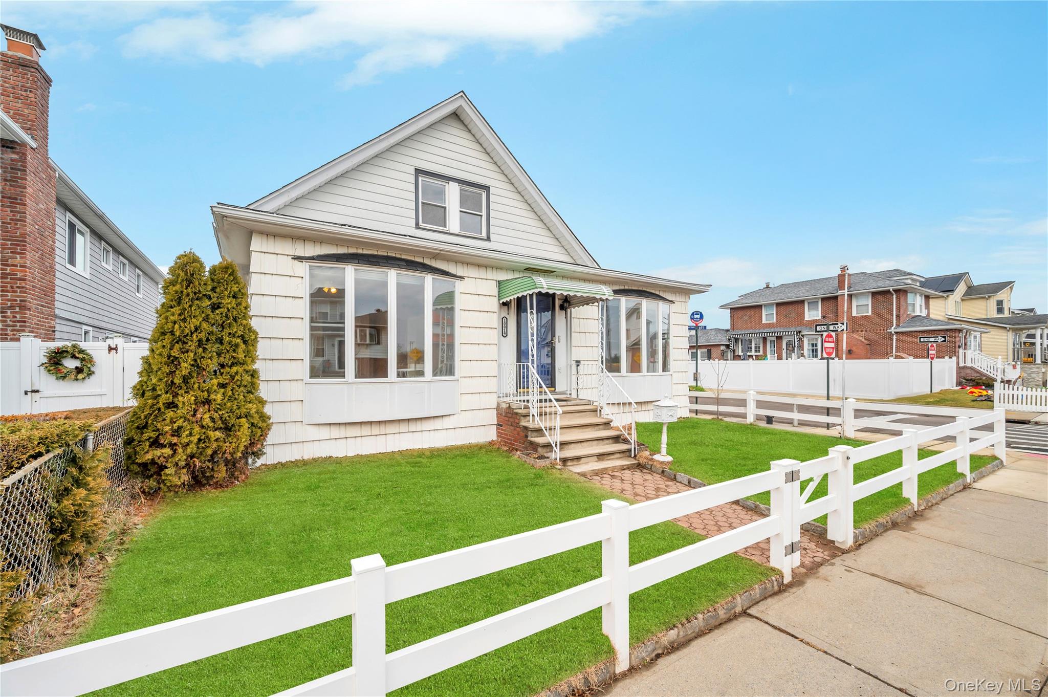 #3 photo, 100-19 160th Avenue, कुईंस Howard Beach , NY 11414