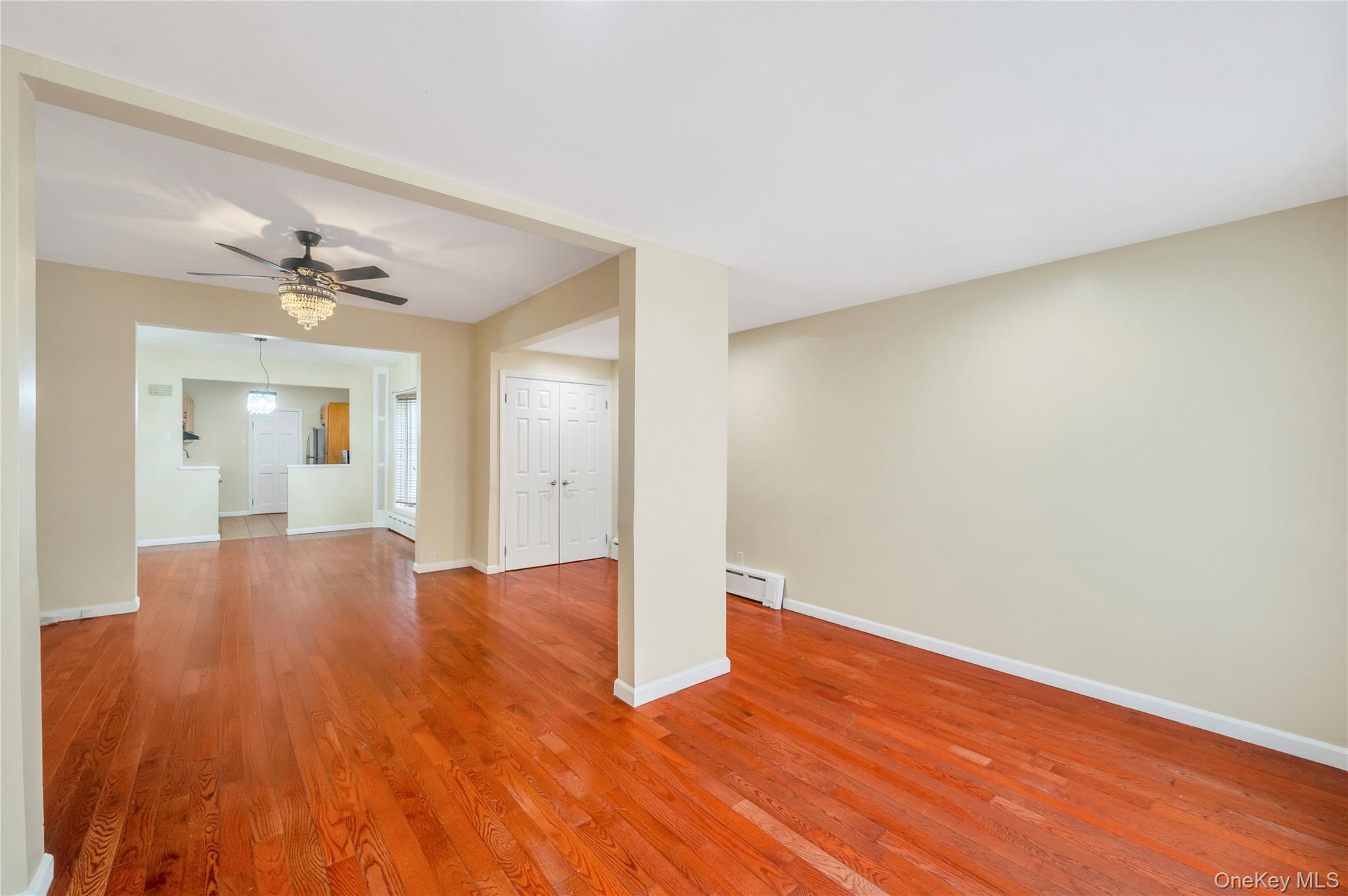 #7 photo, 100-19 160th Avenue, कुईंस Howard Beach , NY 11414