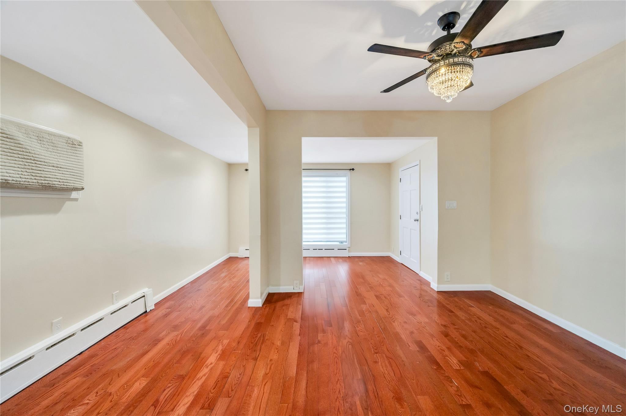 #8 photo, 100-19 160th Avenue, कुईंस Howard Beach , NY 11414