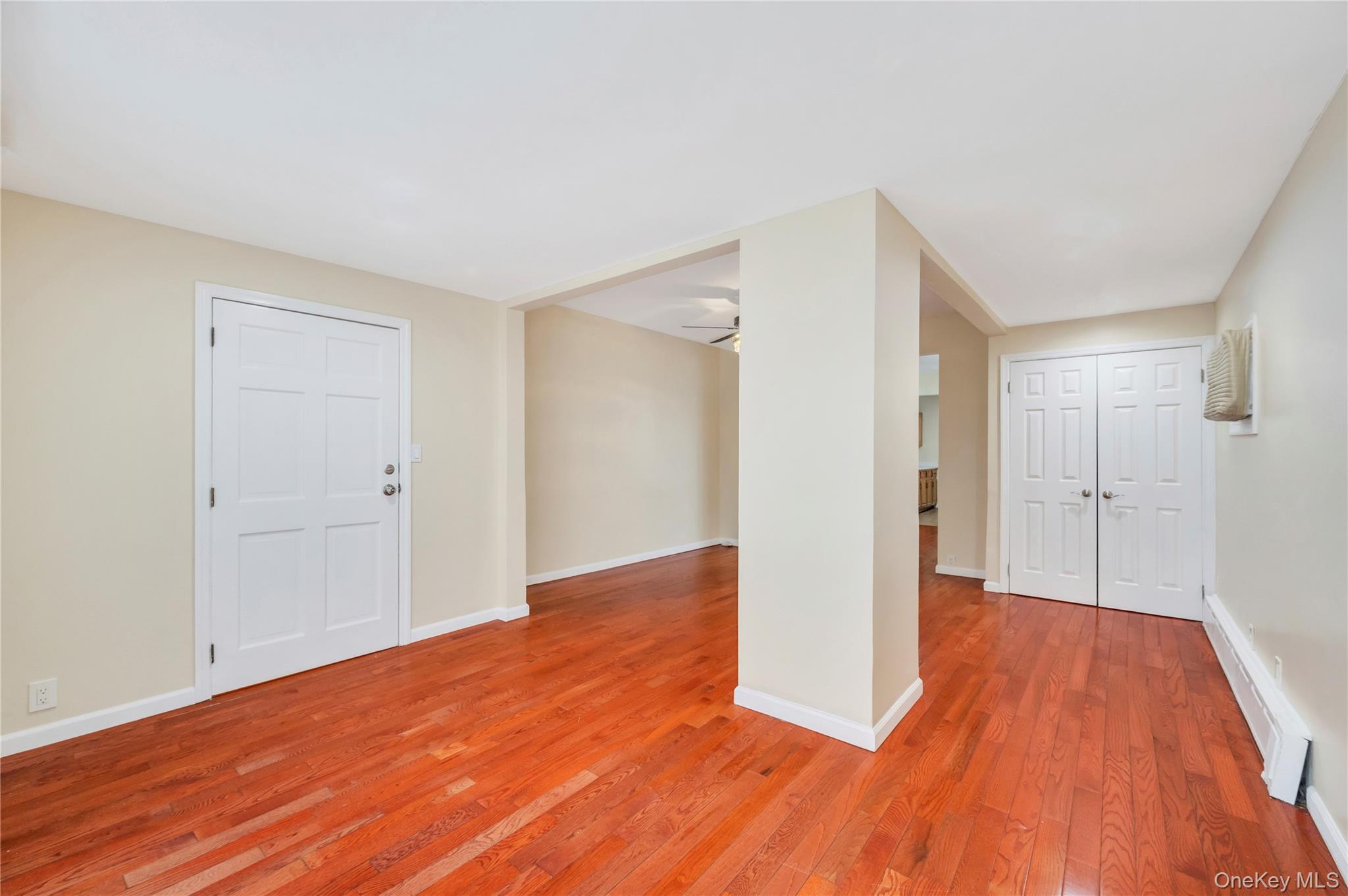 #9 photo, 100-19 160th Avenue, कुईंस Howard Beach , NY 11414