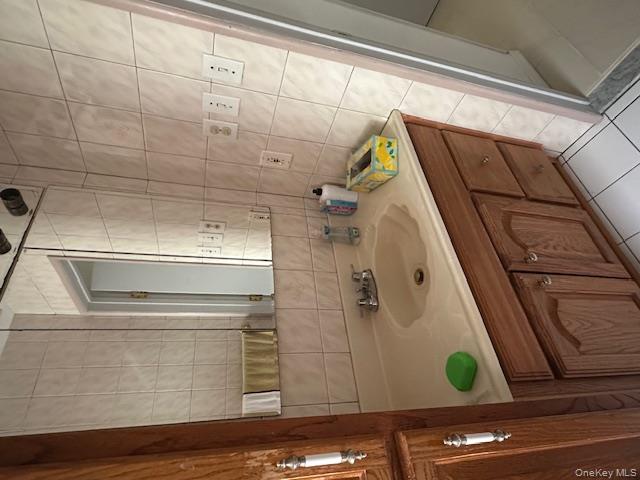 #11 photo, 162 Rolling Street, Malverne , NY 11565