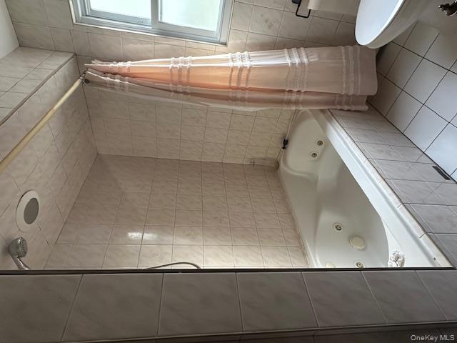 #12 photo, 162 Rolling Street, Malverne , NY 11565