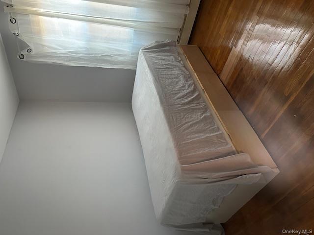 #14 photo, 162 Rolling Street, Malverne , NY 11565