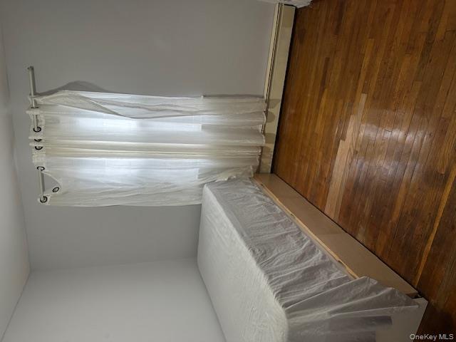 #17 photo, 162 Rolling Street, Malverne , NY 11565