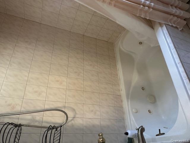 #18 photo, 162 Rolling Street, Malverne , NY 11565