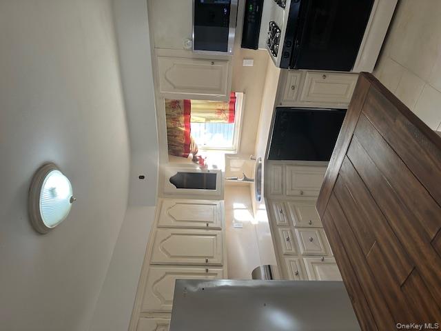 #7 photo, 162 Rolling Street, Malverne , NY 11565