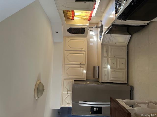 #8 photo, 162 Rolling Street, Malverne , NY 11565