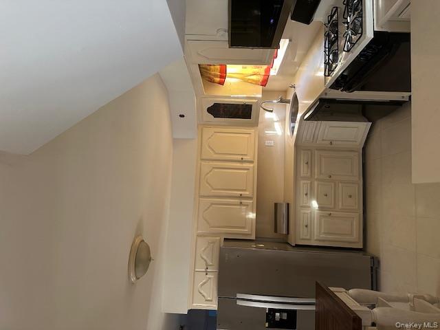 #9 photo, 162 Rolling Street, Malverne , NY 11565