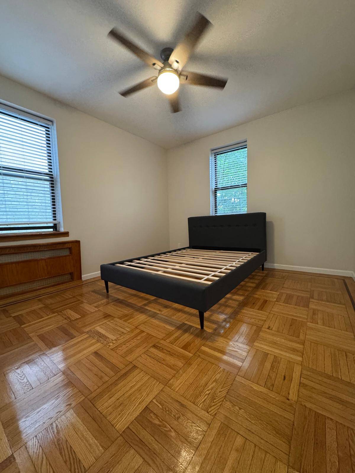 #11 photo, 1053 E 13th Street, הברונקס Midwood , NY 11230