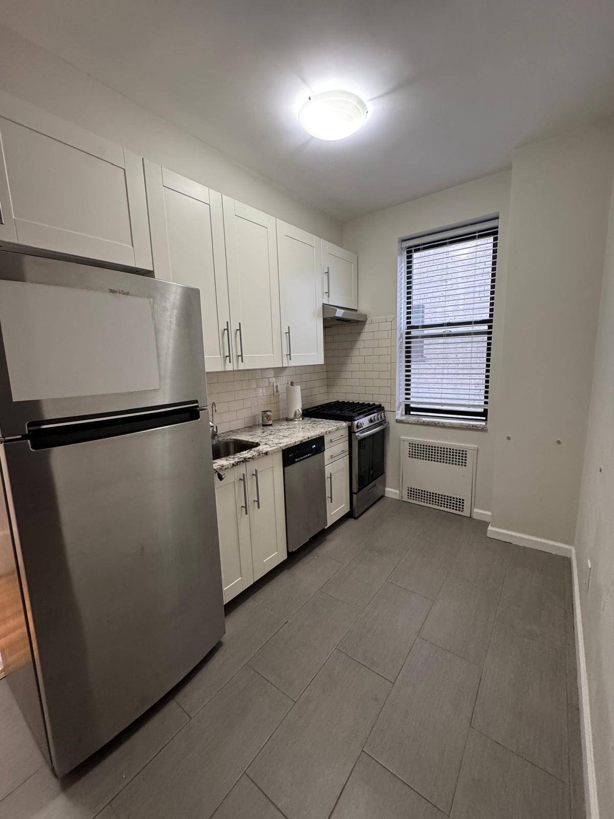 #12 photo, 1053 E 13th Street, הברונקס Midwood , NY 11230