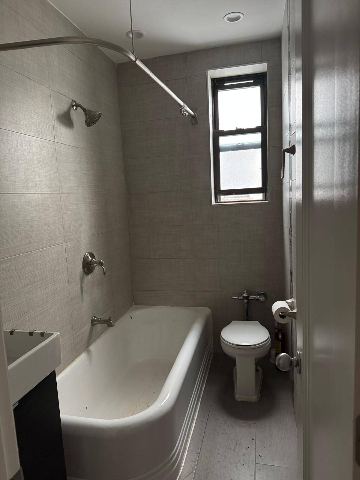 #14 photo, 1053 E 13th Street, הברונקס Midwood , NY 11230