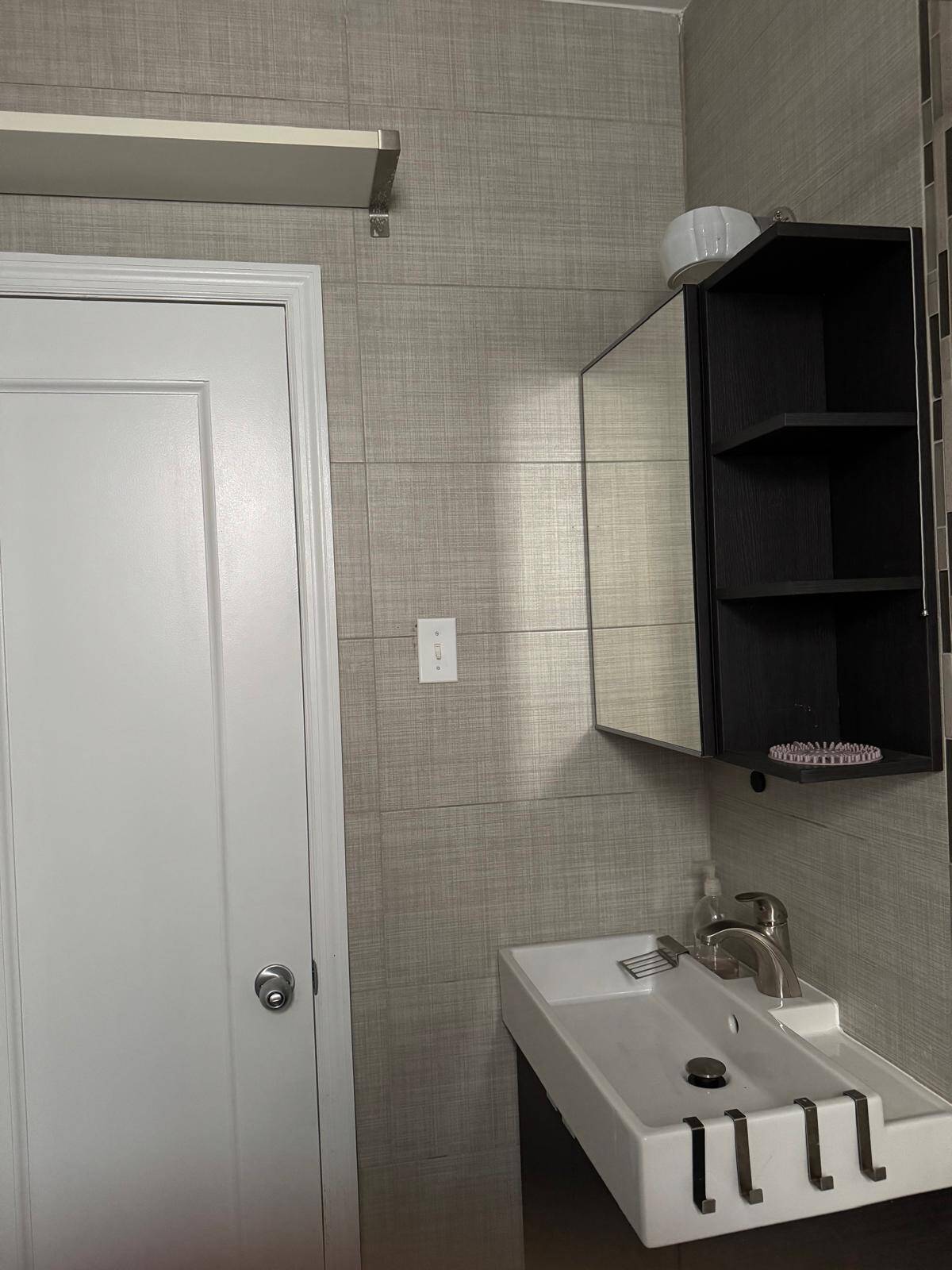 #15 photo, 1053 E 13th Street, הברונקס Midwood , NY 11230