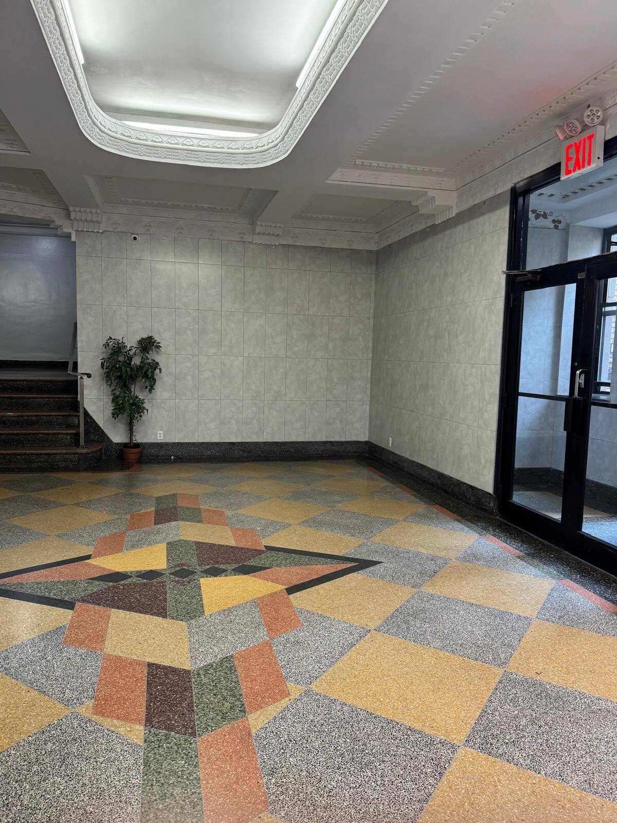 #17 photo, 1053 E 13th Street, הברונקס Midwood , NY 11230