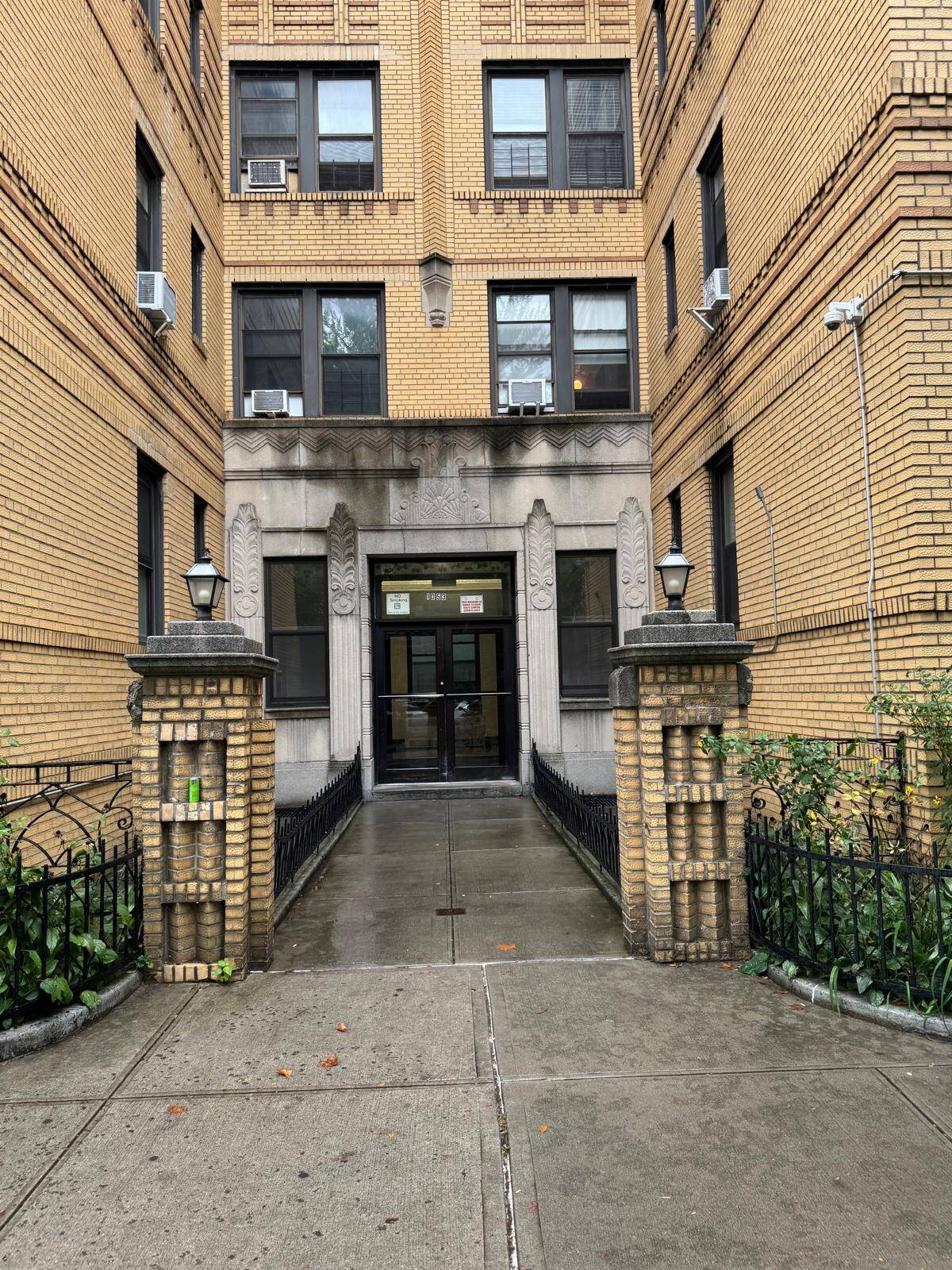 #18 photo, 1053 E 13th Street, הברונקס Midwood , NY 11230