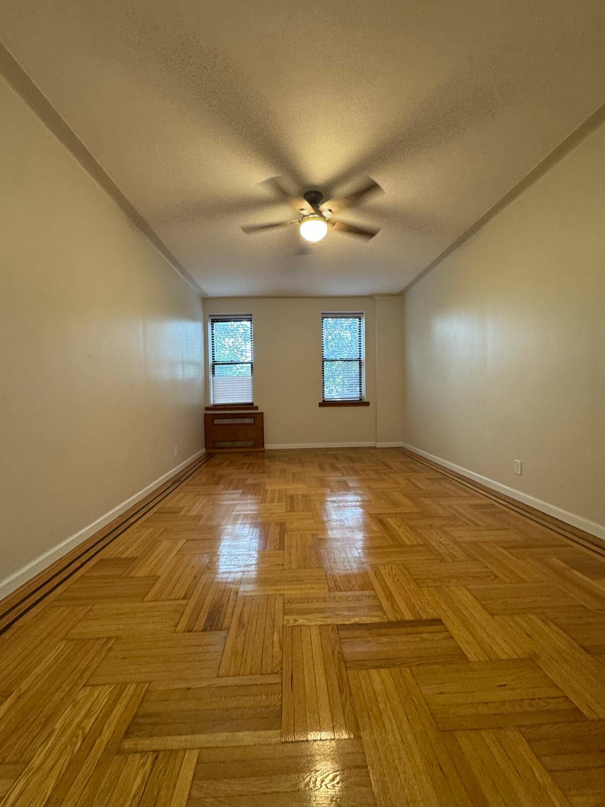 #6 photo, 1053 E 13th Street, הברונקס Midwood , NY 11230