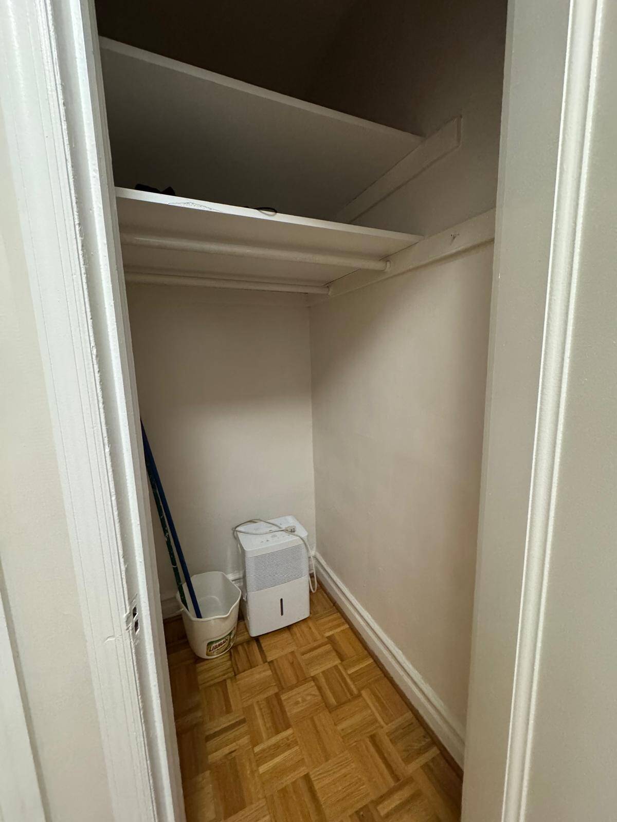 #8 photo, 1053 E 13th Street, הברונקס Midwood , NY 11230