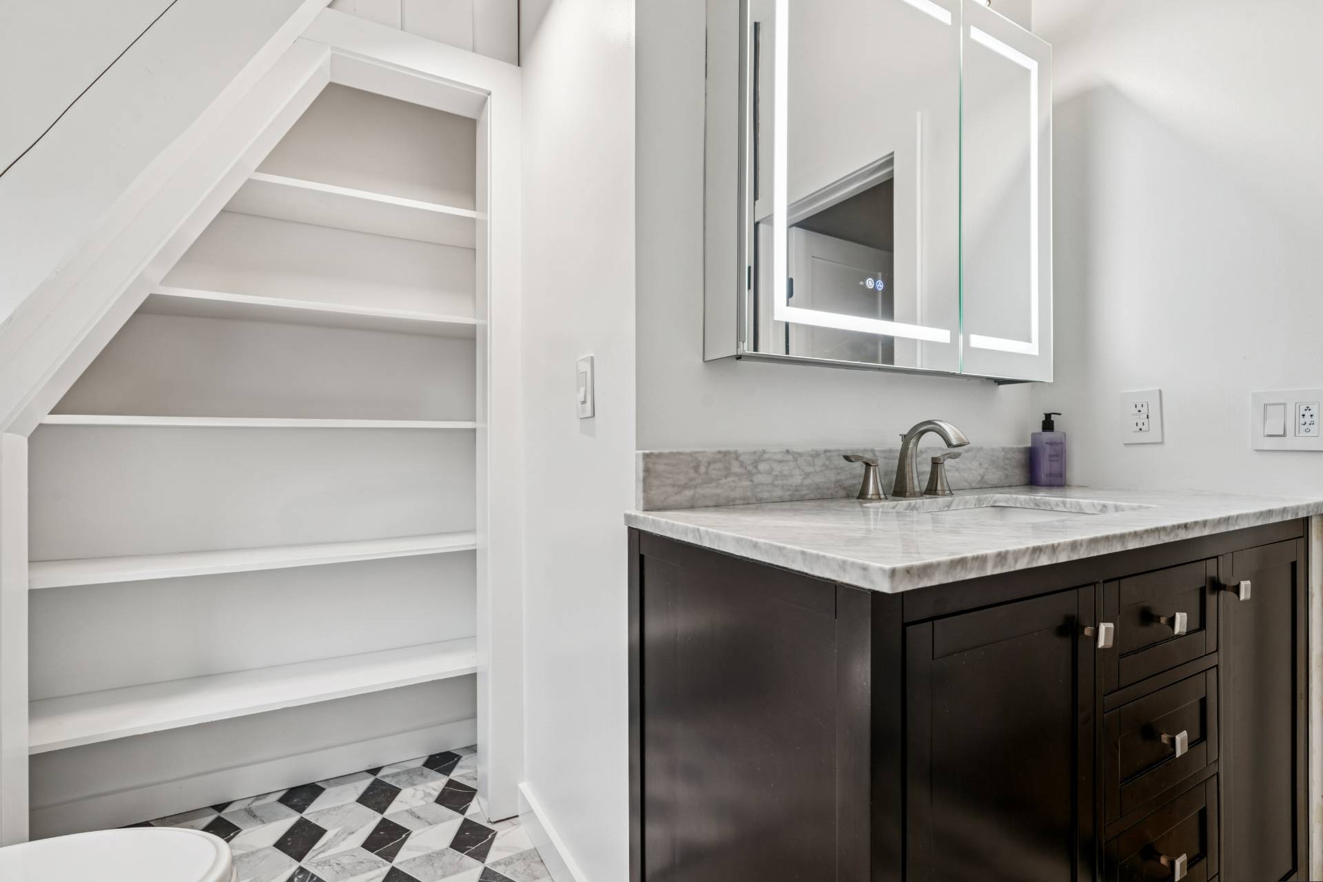 #28 photo, 70 Glenview Drive, מחוז סאפוק Southampton , NY 11968