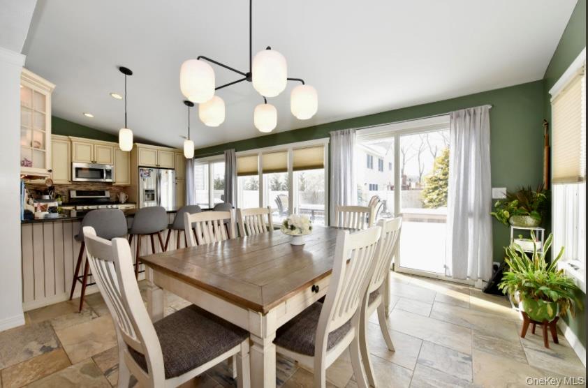 #12 photo, 320 Roosevelt Avenue, ناسو Massapequa Park , NY 11762