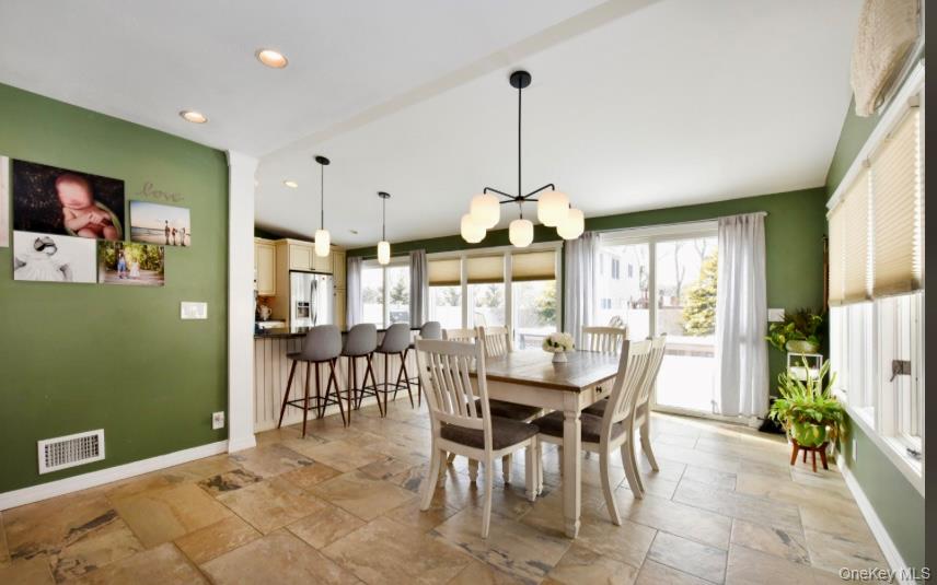 #13 photo, 320 Roosevelt Avenue, ناسو Massapequa Park , NY 11762