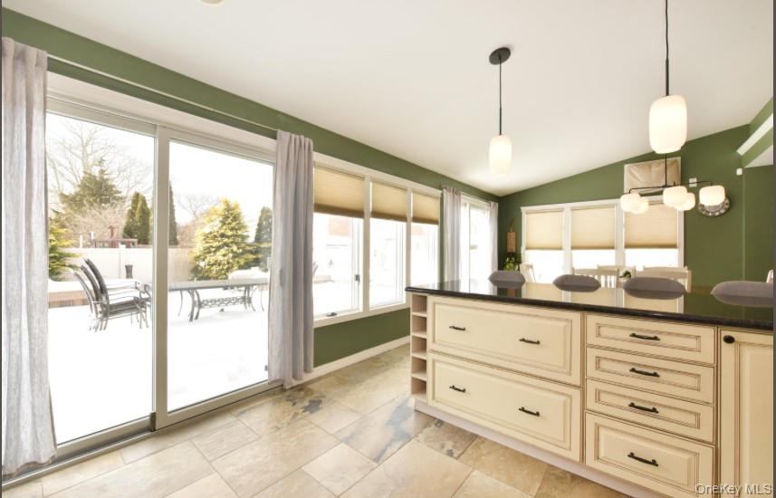 #18 photo, 320 Roosevelt Avenue, ناسو Massapequa Park , NY 11762