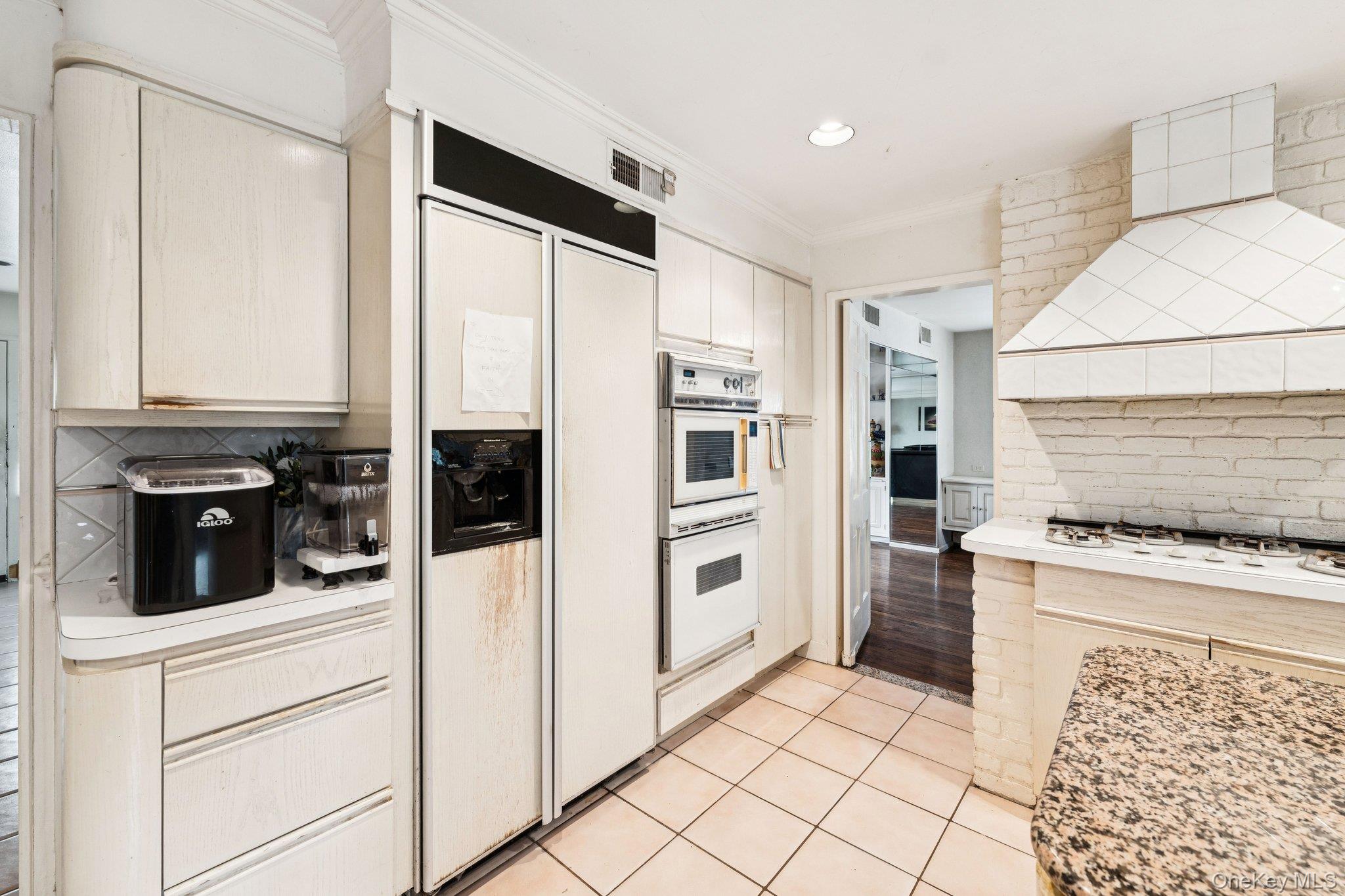 #18 photo, 26 Dell Drive, East Rockaway , NY 11518