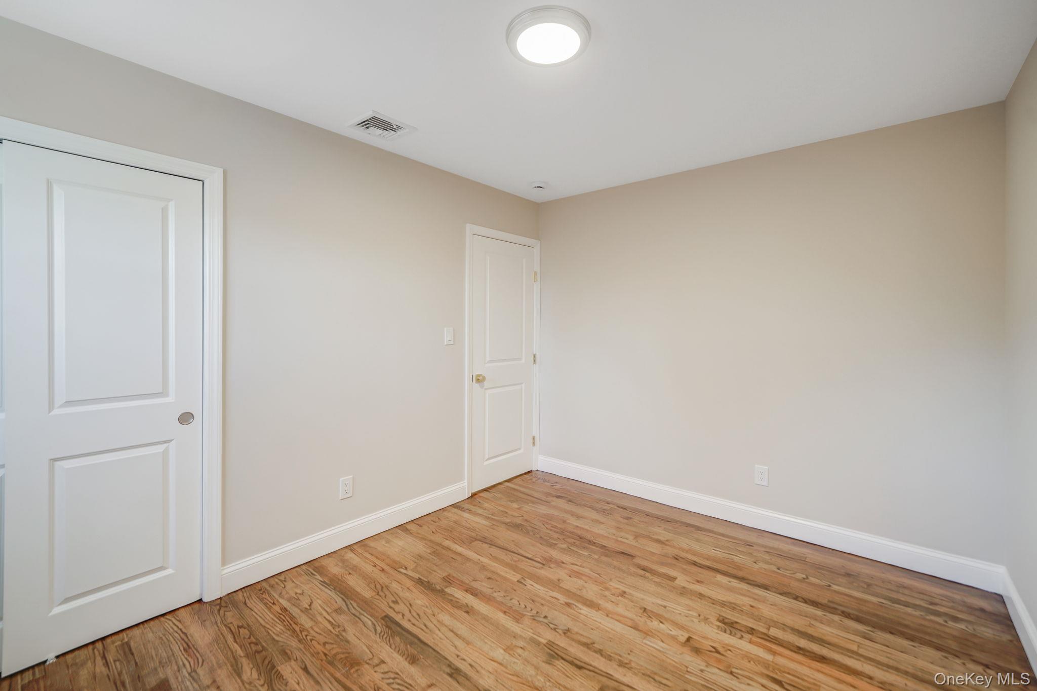 #16 photo, 12 Chelmsford Drive, 東長島 Wheatley Heights , NY 11798