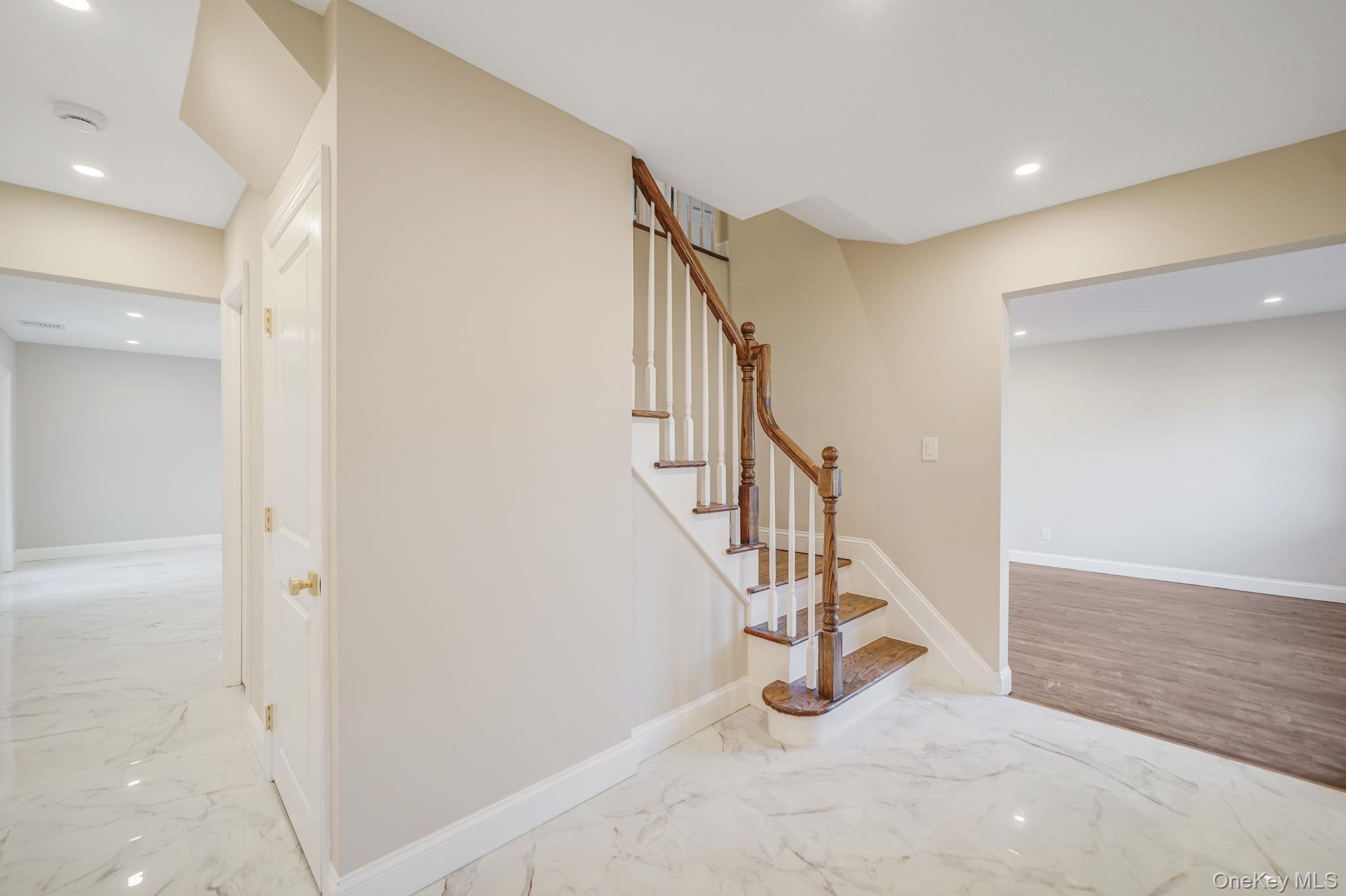 #3 photo, 12 Chelmsford Drive, 東長島 Wheatley Heights , NY 11798