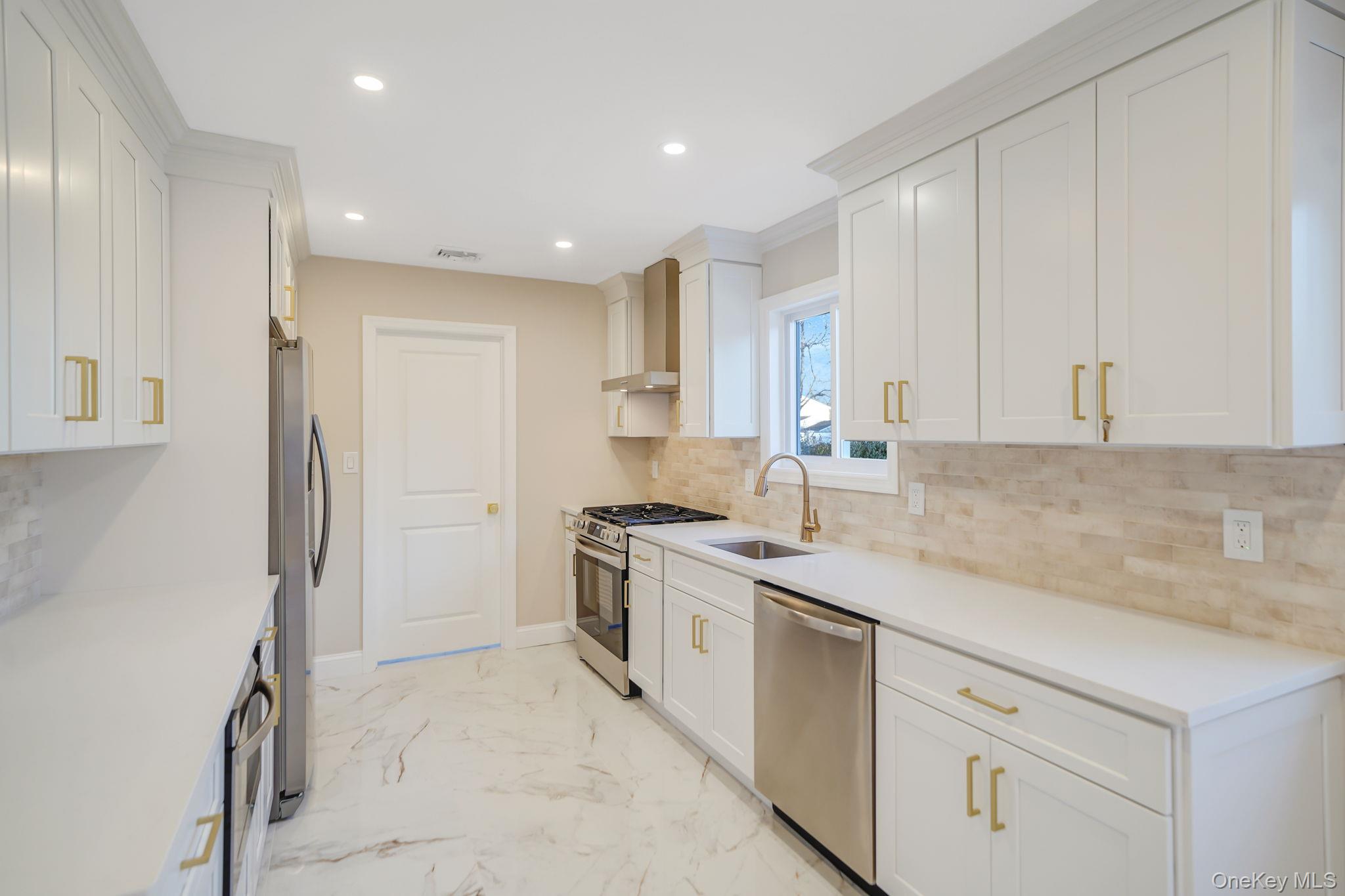 #9 photo, 12 Chelmsford Drive, 東長島 Wheatley Heights , NY 11798