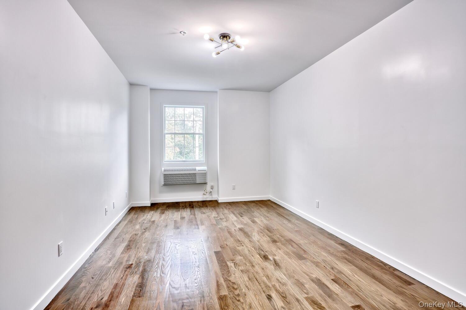 #11 photo, 962 S Route 9W, Congers , NY 10920