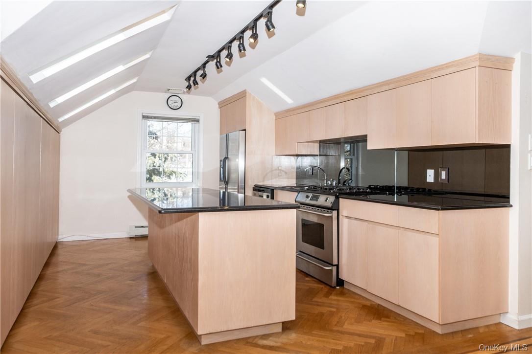 #16 photo, 89 Ridgewood Avenue, Yonkers , NY 10704