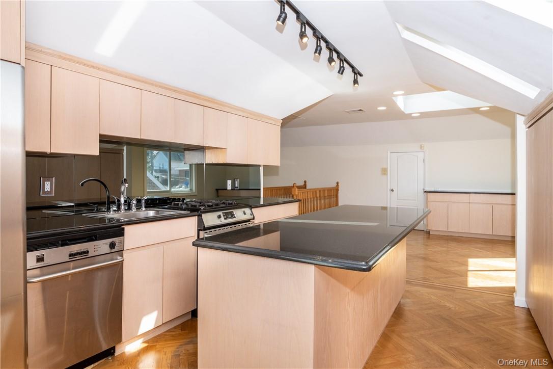 #17 photo, 89 Ridgewood Avenue, Yonkers , NY 10704