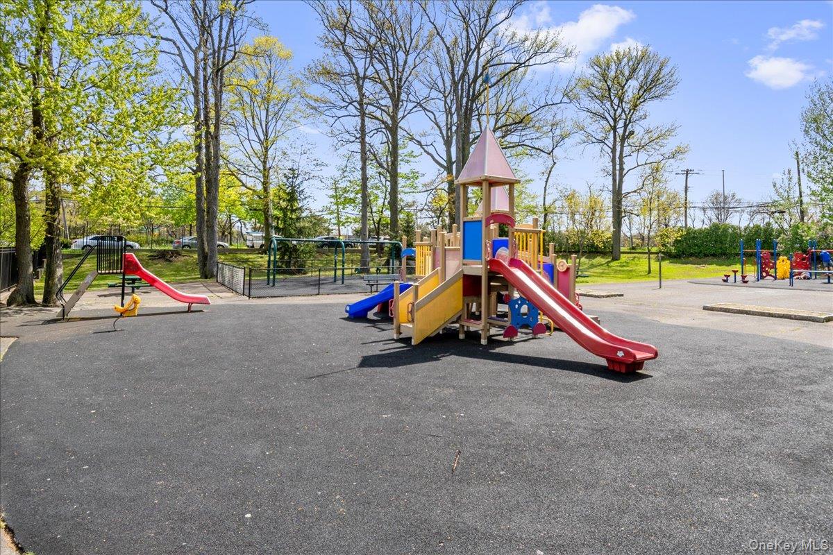 #13 photo, 13B Edgewater Park, הברונקס Bronx , NY 10465