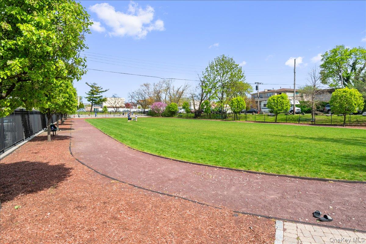 #14 photo, 13B Edgewater Park, הברונקס Bronx , NY 10465