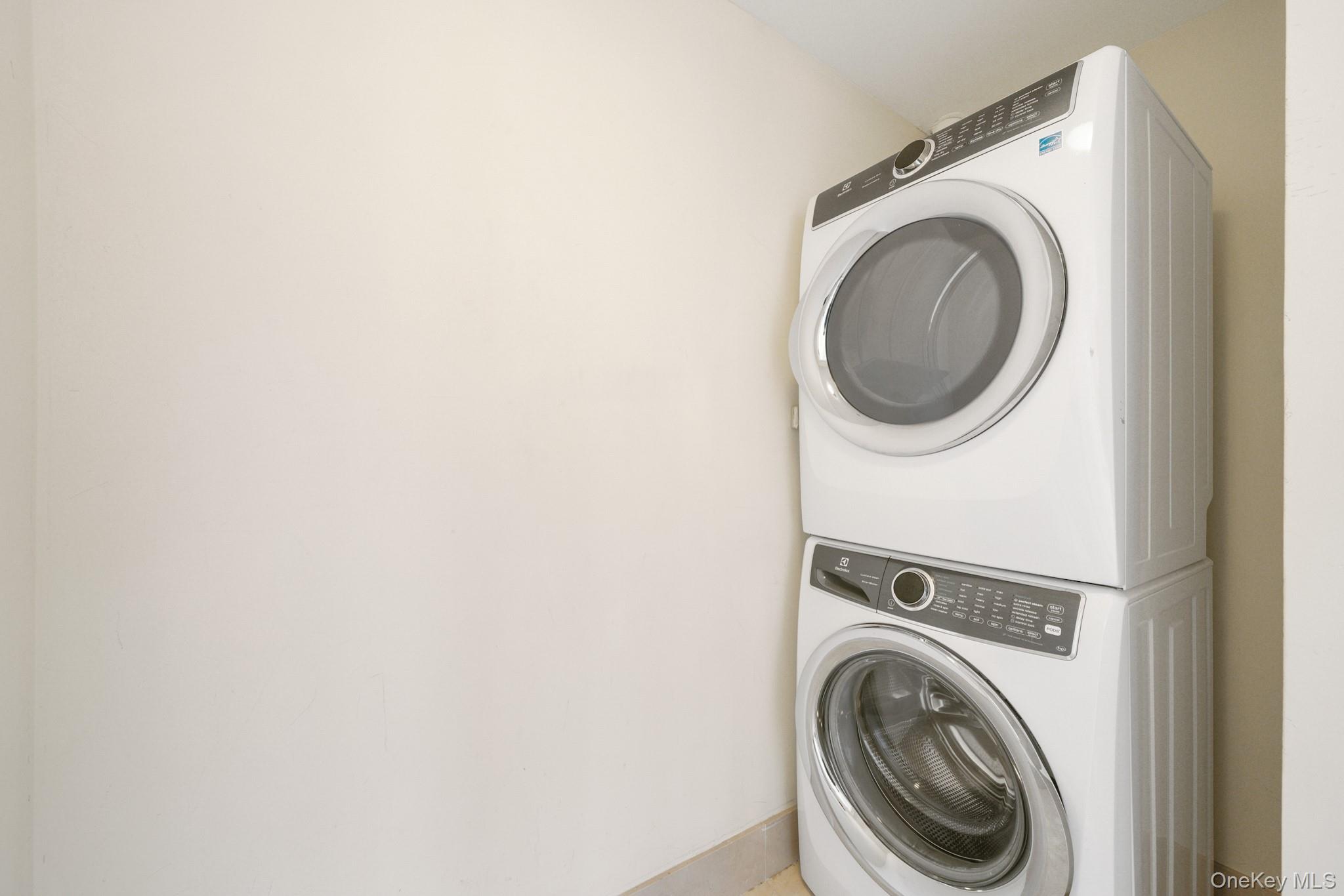 #15 photo, 1 Renaissance Square, White Plains , NY 10601