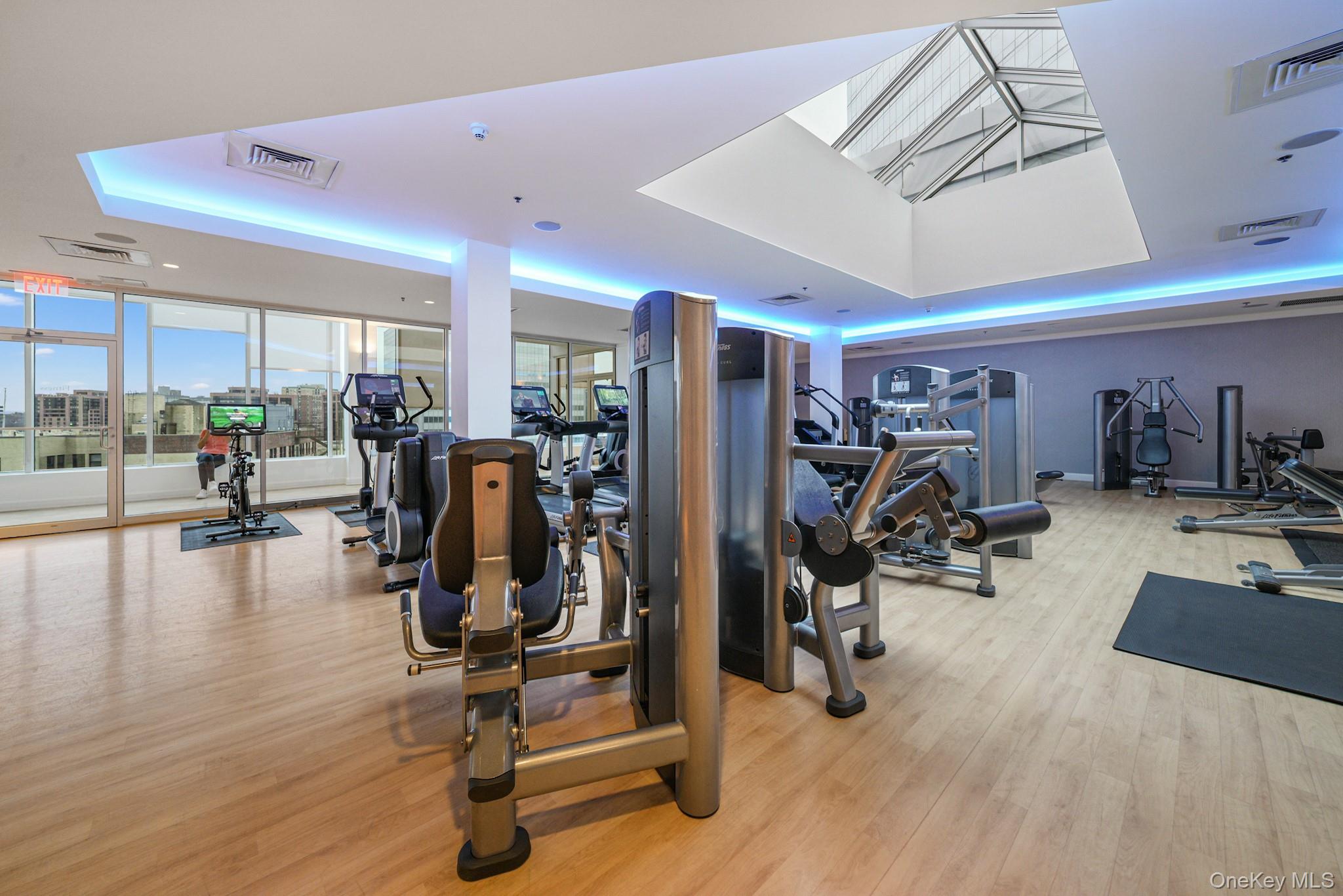 #16 photo, 1 Renaissance Square, White Plains , NY 10601