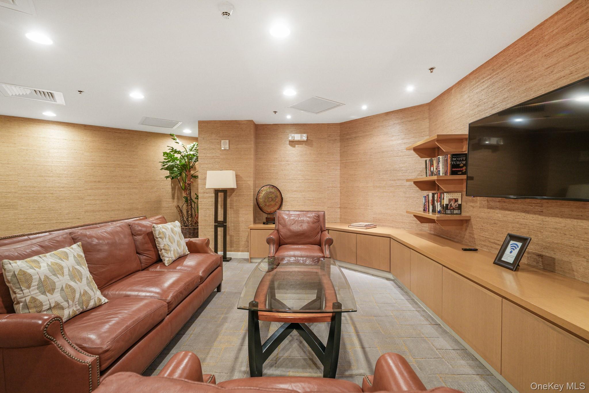 #17 photo, 1 Renaissance Square, White Plains , NY 10601