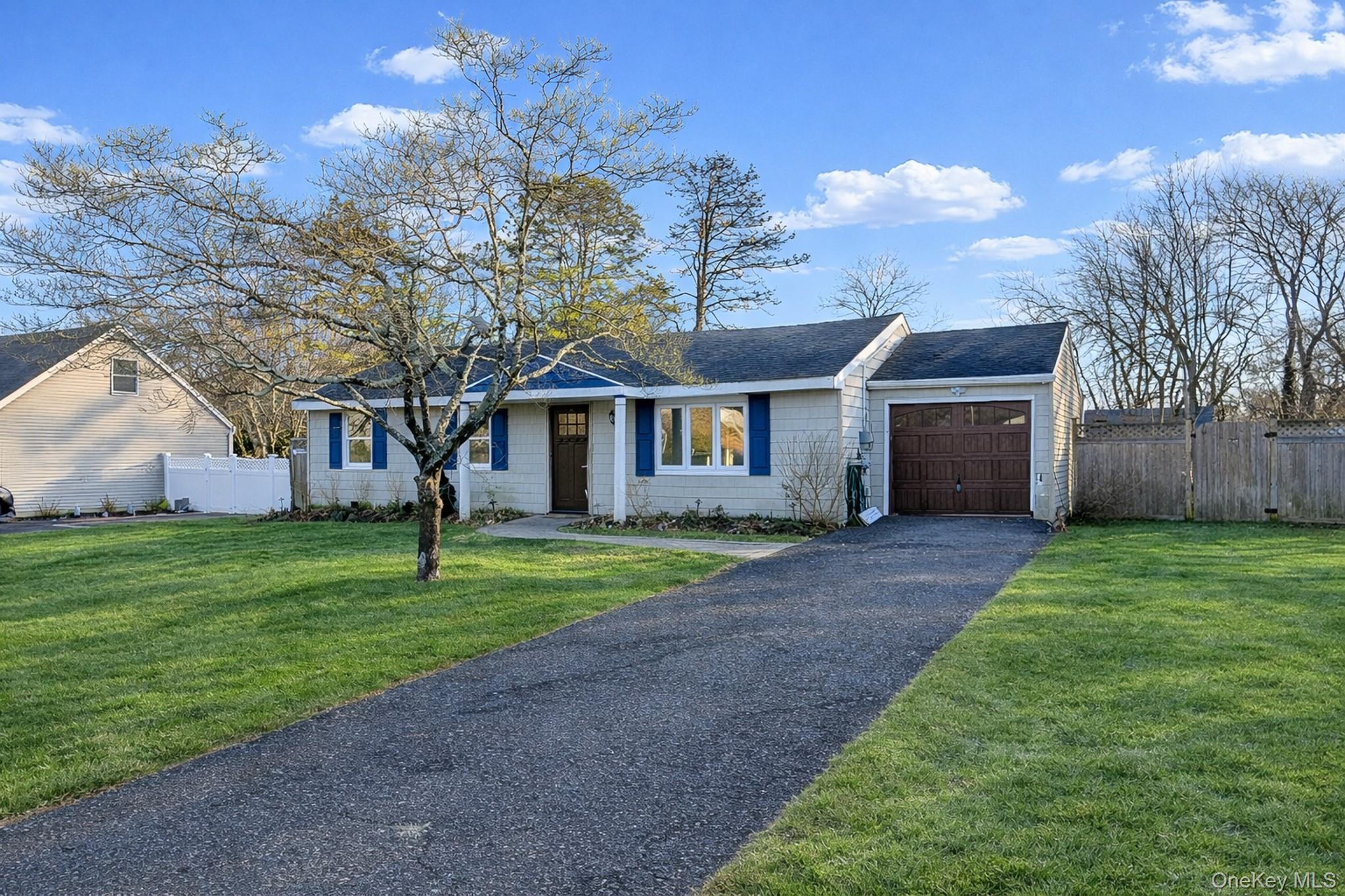 #1 photo, 20 Ridge Haven Drive, מחוז סאפוק Ridge , NY 11961