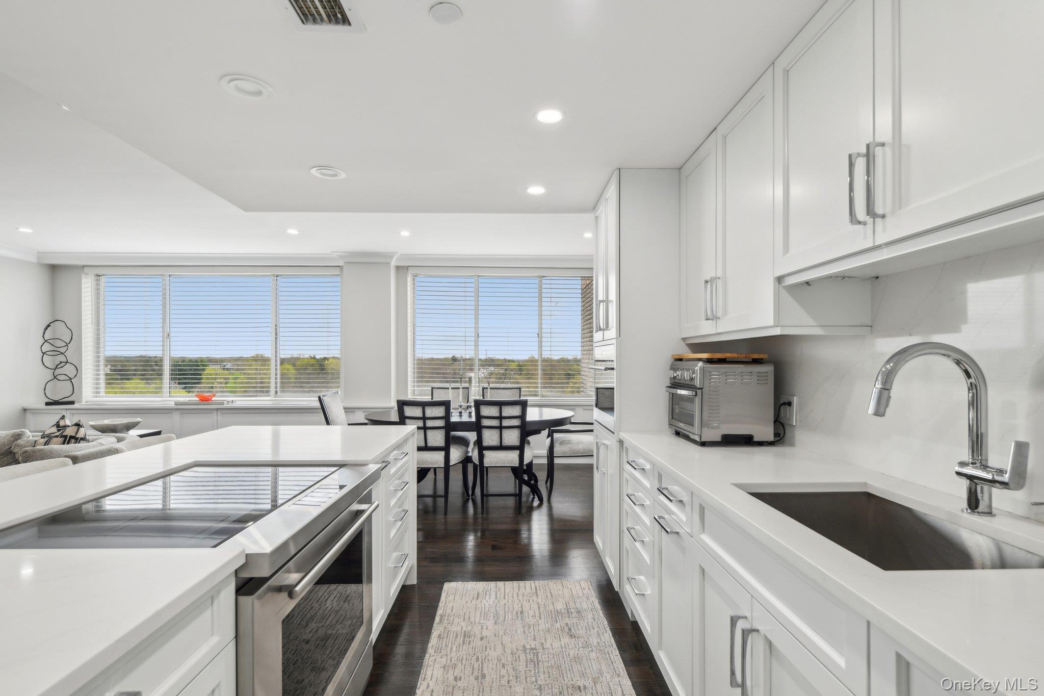 #11 photo, 100 Hilton Avenue, מחוז נסאו Garden City , NY 11530