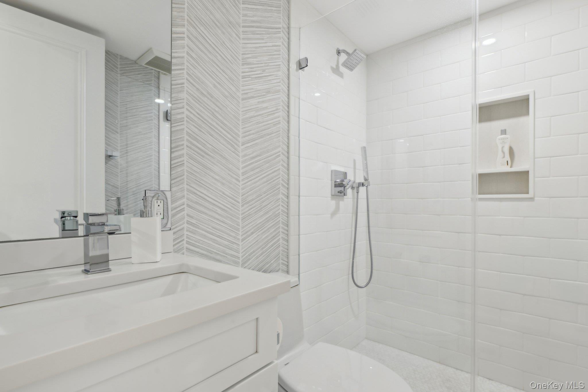 #20 photo, 100 Hilton Avenue, מחוז נסאו Garden City , NY 11530