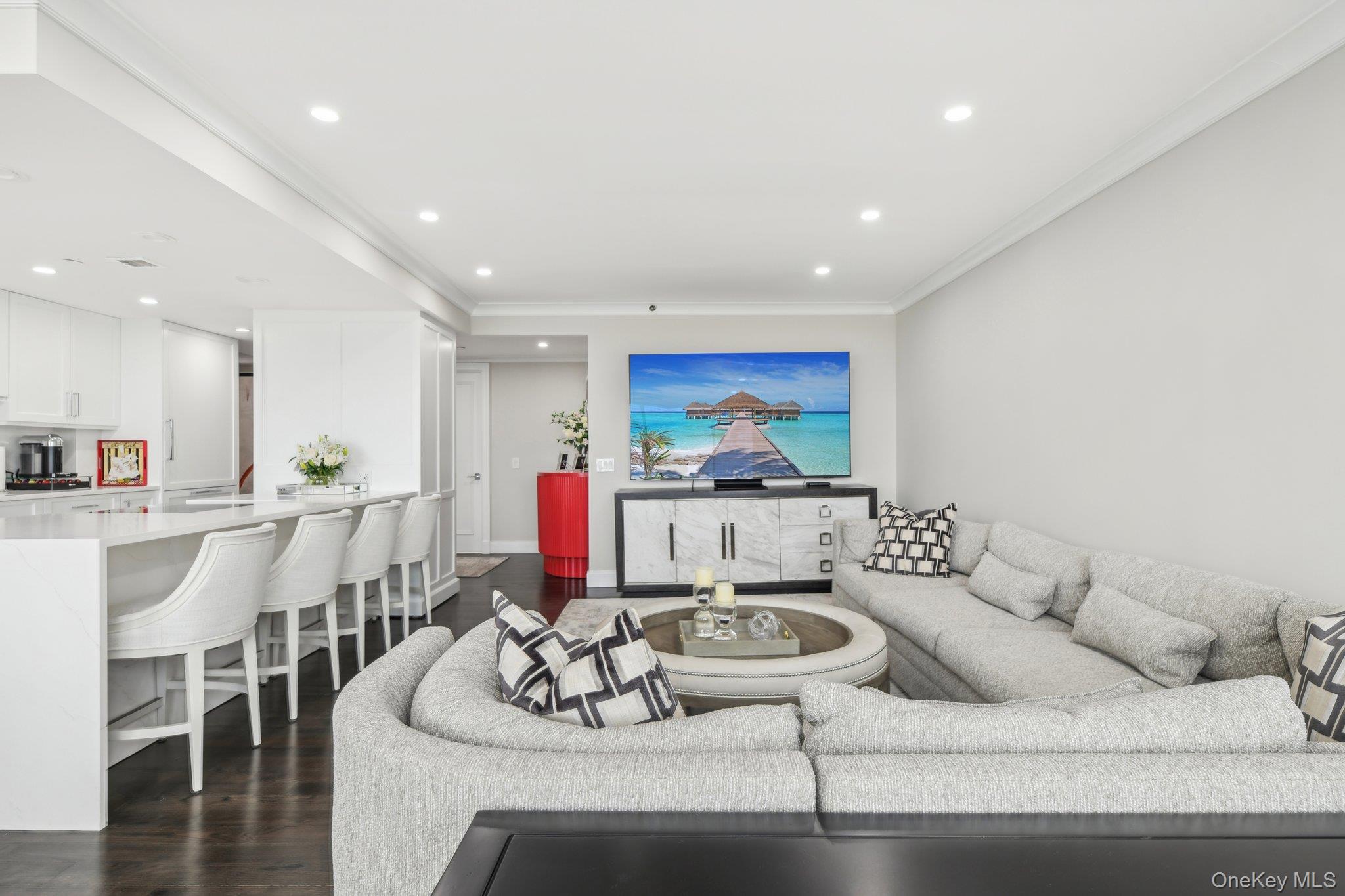 #9 photo, 100 Hilton Avenue, מחוז נסאו Garden City , NY 11530