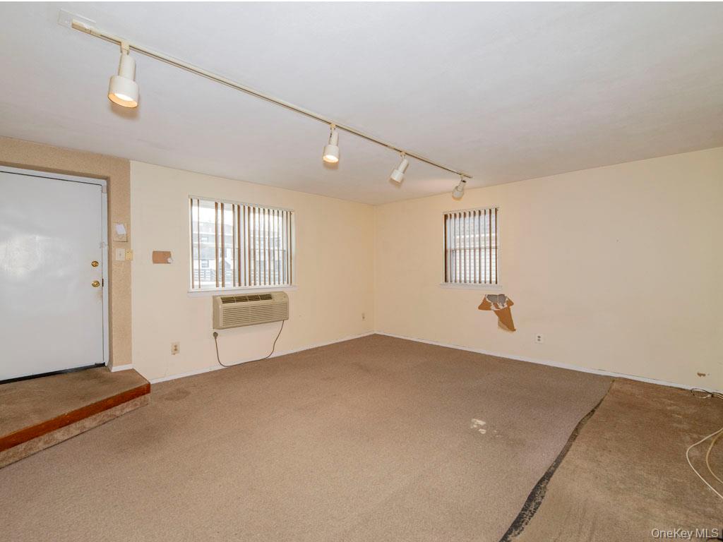 #3 photo, 1337 Broadway, מחוז נסאו Hewlett , NY 11557