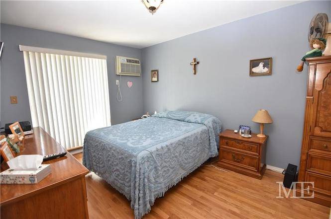 #6 photo, Gerritsen Ave & Ave V, הברונקס Gerritsen Beach , NY 11229