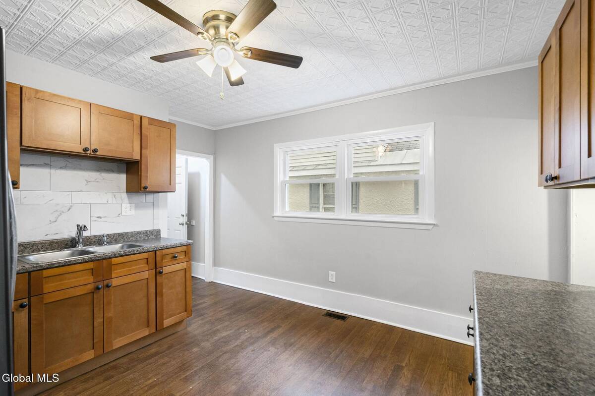 #11 photo, 1331 Hodgson Street, Schenectady , NY 12303