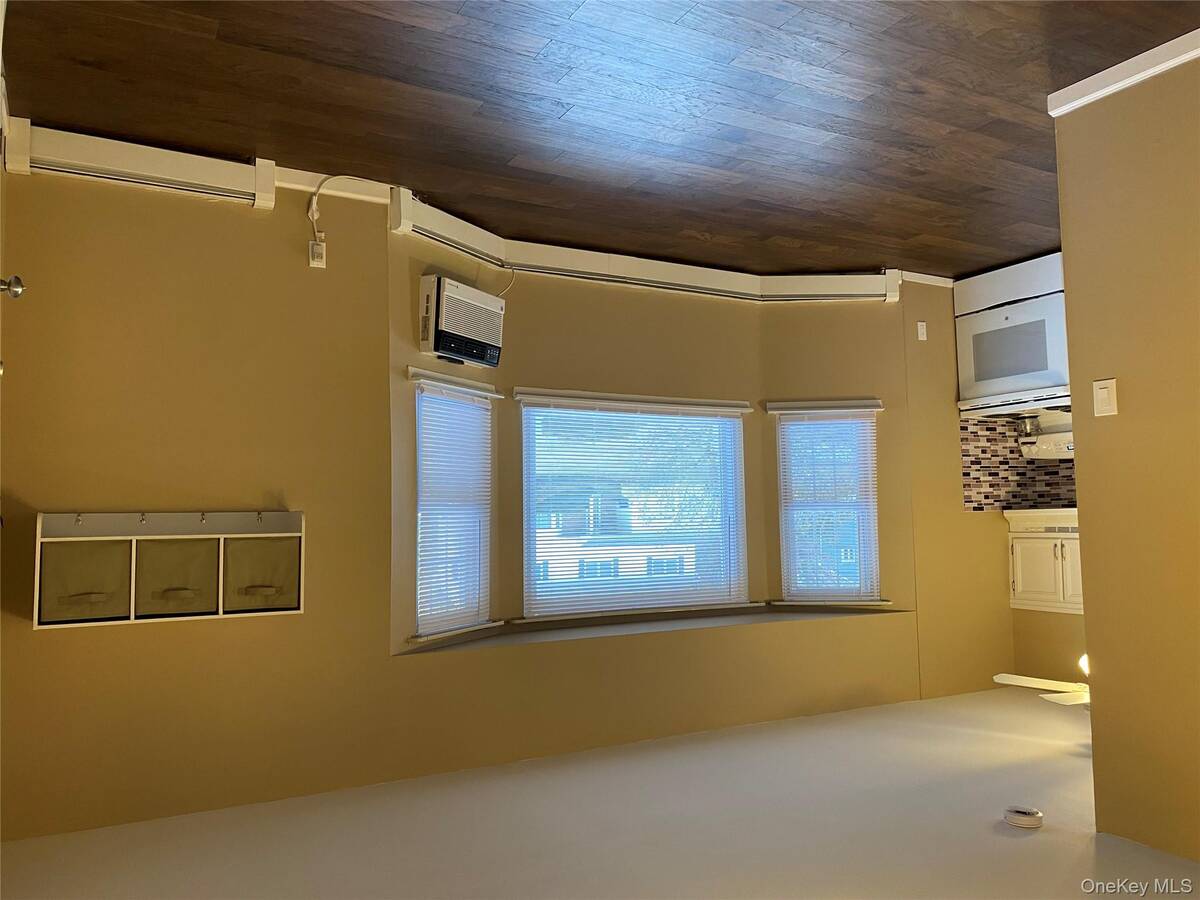 #2 photo, 6 Gaines Drive, सफ़ोक काउंटी Farmingville , NY 11738