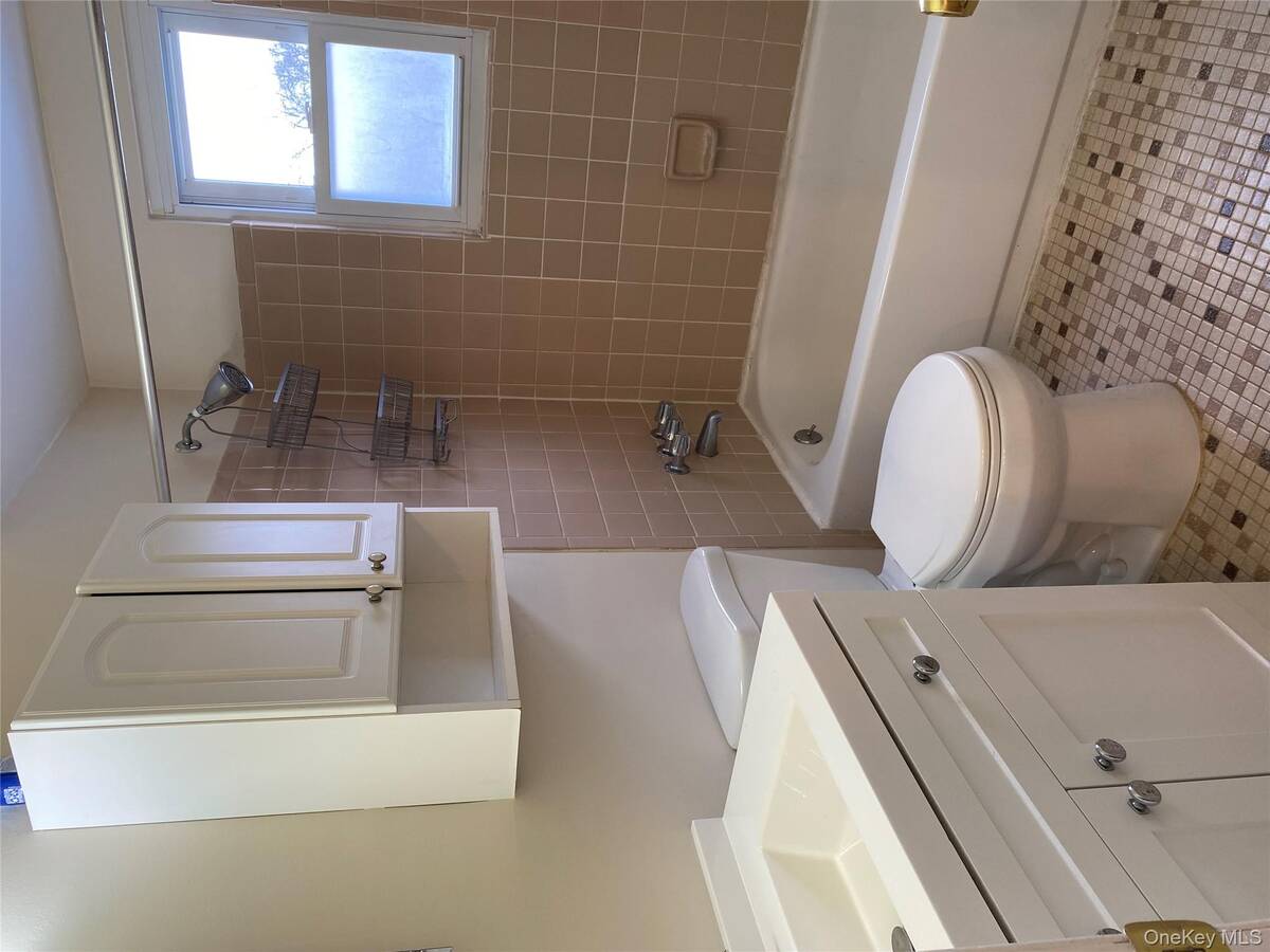 #4 photo, 6 Gaines Drive, सफ़ोक काउंटी Farmingville , NY 11738