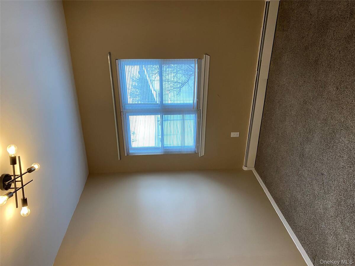 #6 photo, 6 Gaines Drive, सफ़ोक काउंटी Farmingville , NY 11738