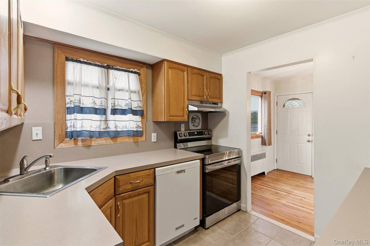 #11 photo, 14 Starlight Court, Саффолк ‖ West Babylon , NY 11704