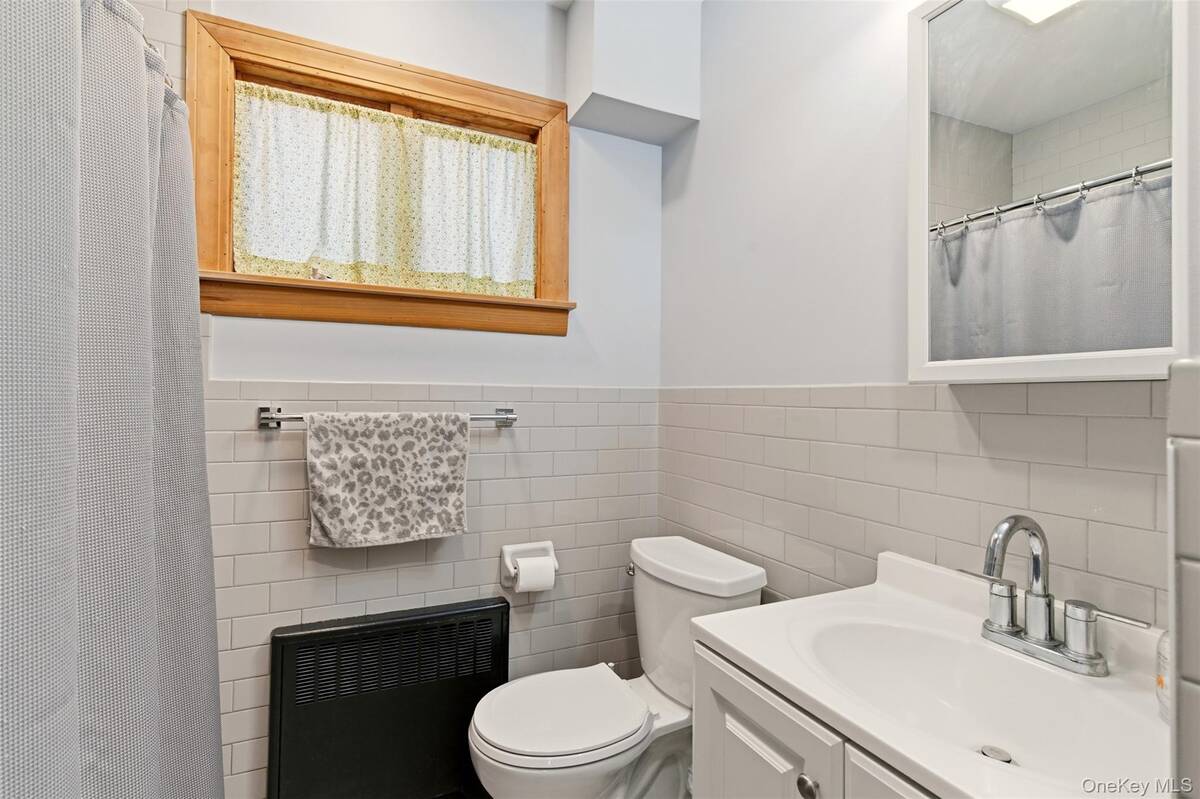 #12 photo, 14 Starlight Court, Саффолк ‖ West Babylon , NY 11704