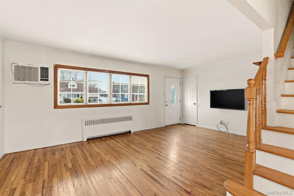 #6 photo, 14 Starlight Court, Саффолк ‖ West Babylon , NY 11704